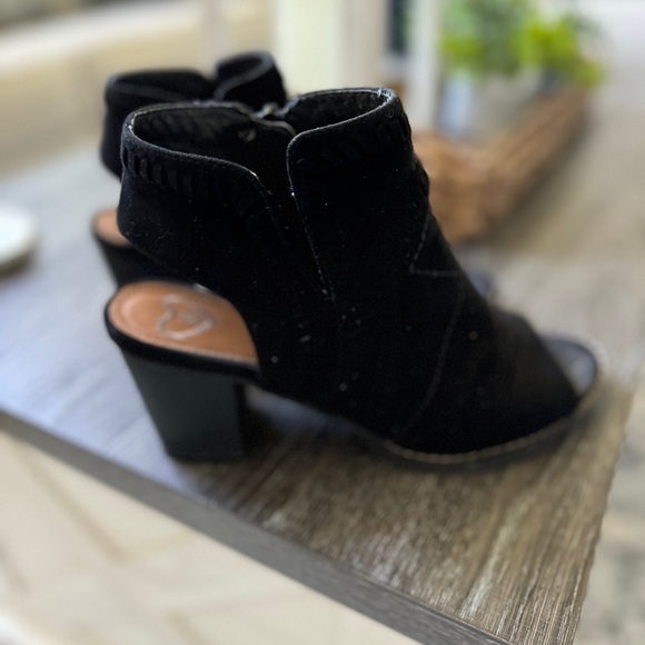 Black, open toe bootie size 7.5 by Madeline - Picture 6 of 6